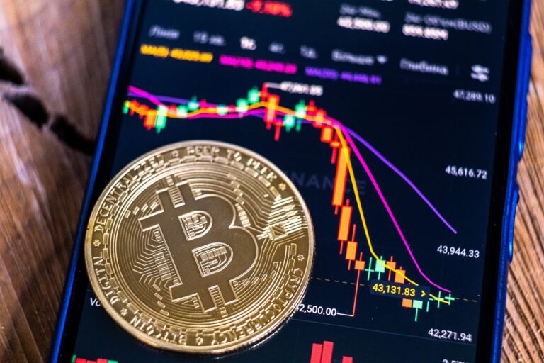 Bitcoin strebt 100.000-Dollar-Marke an? Hayes nennt Staatsanleihenrückkäufe und schwachen Dollar als Katalysatoren